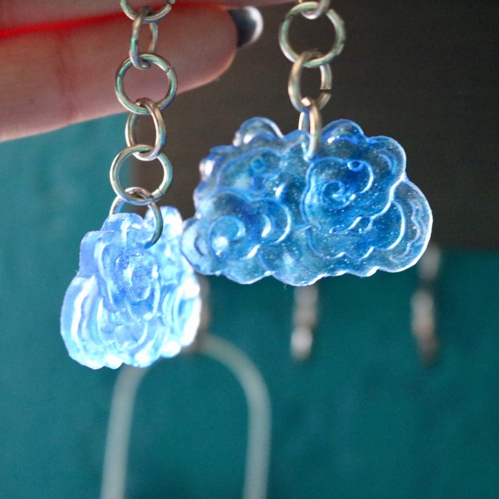 Blue resin dangly cloud earrings ☁️